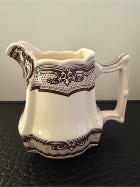 Vintage Pitcher Two's Company Brown & Beige
Ironstone Aesthetic Movement.
